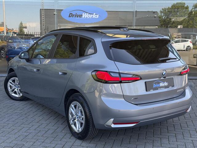 BMW 2-SERIE Active Tourer 225e xDrive | Pano | Luxery | HUD | Innovation pack | Live cockpit pro | Driving Assistant Plus -Cruise control adaptief met stop&go, file assistent-grootlichtassistent-rijstrooksensor- Interesse in een bezichtiging of proefrit, bel of app m