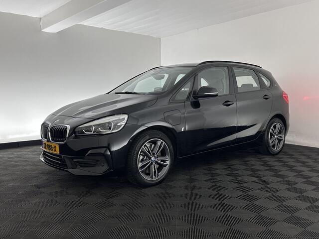 BMW 2-SERIE Active Tourer 225xe iPerformance Saphir Edition {SOH-84%} Aut. *LEATHER | HEAD-UP | FULL-LED | HEATED-SPORTSEATS | CAMERA | NAVI-FULLMAP | PRIVACY-GLASS | ECC | PDC | 17''ALU*