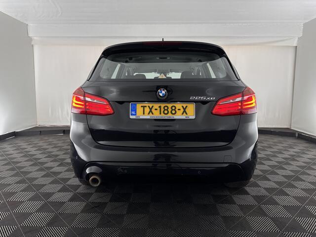 BMW 2-SERIE Active Tourer 225xe iPerformance Saphir Edition {SOH-84%} Aut. *LEATHER | HEAD-UP | FULL-LED | HEATED-SPORTSEATS | CAMERA | NAVI-FULLMAP | PRIVACY-GLASS | ECC | PDC | 17''ALU*