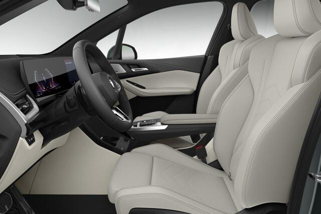 BMW 2-SERIE Active Tourer 220i | M-Sport | Stuurwielverwarming | Panoramadak | Harman/Kardon | Trekhaak | Stoelverwarming | Stoelverwarming