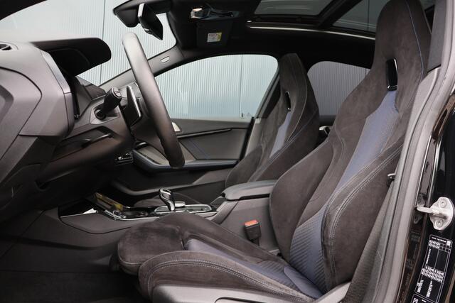 BMW 2-SERIE Gran Coupé M235i xDrive High Executive 306pk | Pano | ACC | Harman Kardon | Head-up Display | Keyless | 19 Inch | Stoelverwarming | Elektr. verst. stoelen | M-Sport Plus