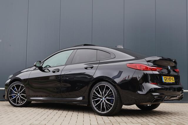 BMW 2-SERIE Gran Coupé M235i xDrive High Executive 306pk | Pano | ACC | Harman Kardon | Head-up Display | Keyless | 19 Inch | Stoelverwarming | Elektr. verst. stoelen | M-Sport Plus
