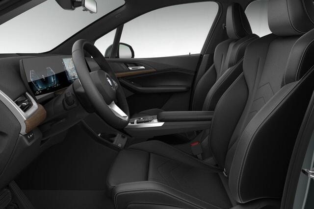 BMW 2-SERIE Active Tourer 225e xDrive | Luxury-Line | Trekhaak | Travel Pack | Panoramadak | Stuurwielverwarming |