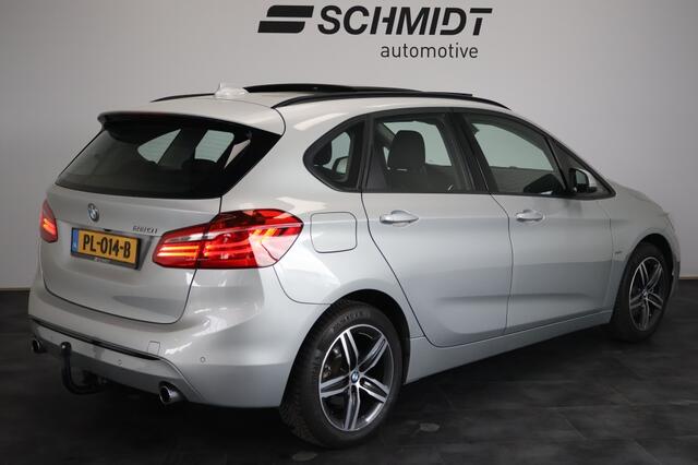 BMW 2-SERIE Active Tourer 220i Executive Sport Automaat | Trekhaak | Panoramadak | LED