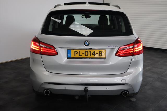 BMW 2-SERIE Active Tourer 220i Executive Sport Automaat | Trekhaak | Panoramadak | LED