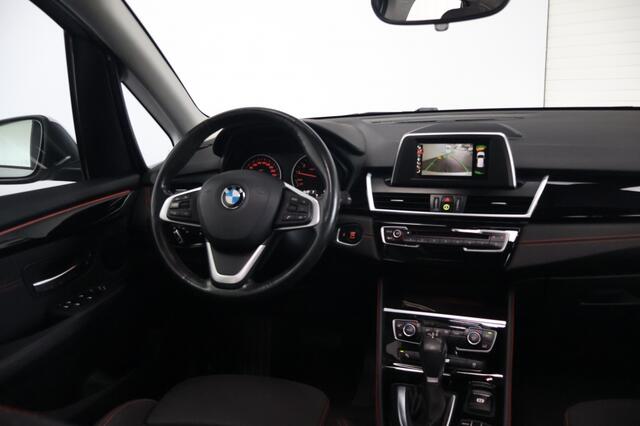 BMW 2-SERIE Active Tourer 220i Executive Sport Automaat | Trekhaak | Panoramadak | LED