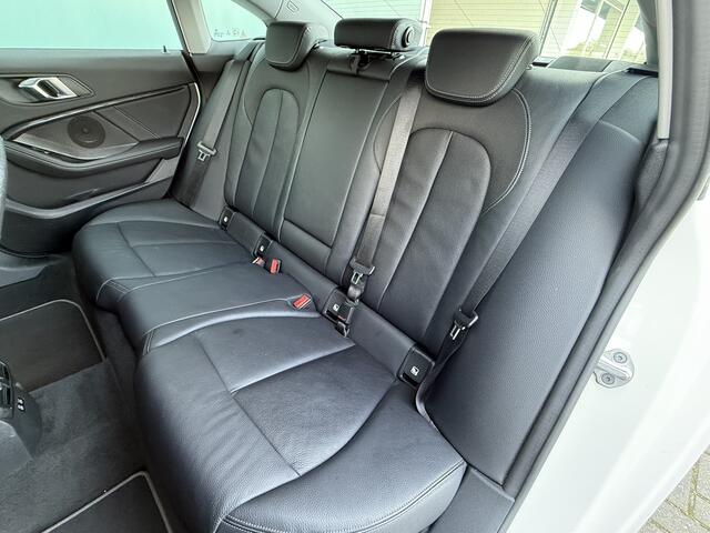 BMW 2-SERIE Gran Coupé BWJ 2020 218i 141 PK Executive AUTOMAAT LEDER | VIRTUAL COCKPIT | STOELVERW. | PDC | NAVI | CLIMA | CRUISE | BLUETOOTH | LMV 17 INCH | MULTIFUNCT. STUURWIEL
