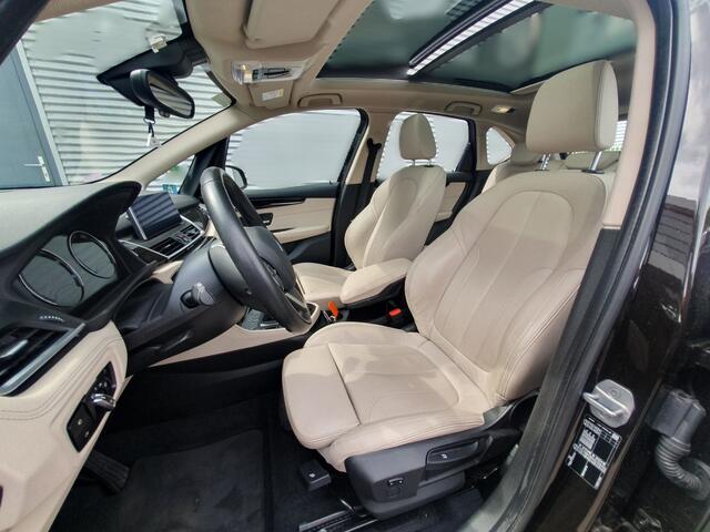 BMW 2-SERIE Active Tourer 218i High Executive Luxury Line | Panoramadak | Stoelverwarming | Head-Up Display | Parkeersensoren | Navigatie | Trekhaak | Cruise Control | Climate Control | NAP