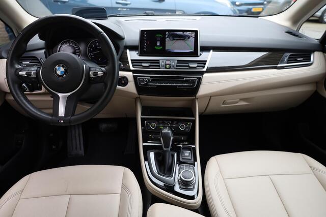 BMW 2-SERIE Active Tourer 225xe iPerformance High Executive CAMERA HUD MEMORY LEER NAVI 2xPDC LMV CRUISE LED STOELVERWARMING 2xELECTRISCH-VERSTELBAAR ZEER-NETJES!!