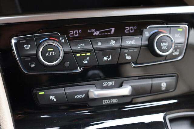 BMW 2-SERIE Active Tourer 225xe iPerformance High Executive CAMERA HUD MEMORY LEER NAVI 2xPDC LMV CRUISE LED STOELVERWARMING 2xELECTRISCH-VERSTELBAAR ZEER-NETJES!!