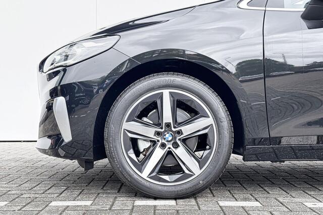 BMW 2-SERIE Active Tourer 220i | Luxury Line | Trekhaak | Travel Pakket
