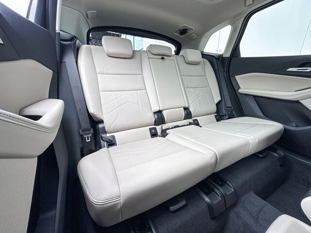 BMW 2-SERIE Active Tourer 220i | Luxury Line | Trekhaak | Travel Pakket
