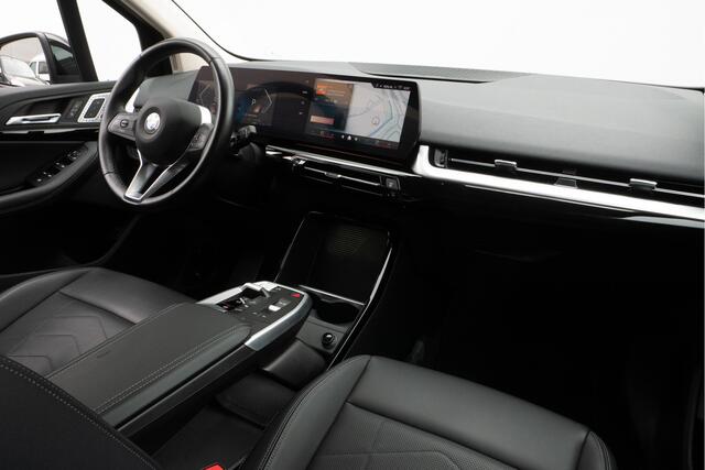 BMW 2-SERIE Active Tourer 218i 136pk Aut. Luxury line Trekhaak/ Harman-Kardon/ Full led/ Leer/ Camera/ Memory/ Navigatie/ Carplay