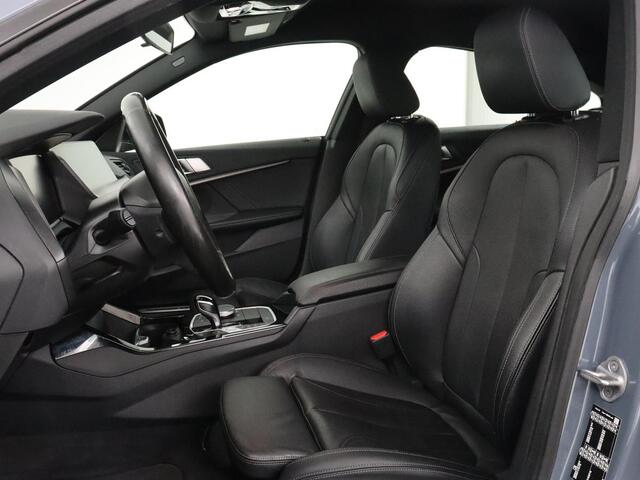 BMW 2-SERIE Gran Coupé 218i M Sport | Stoelverwarming | Camera | Carplay | Sportstoelen | Leder | Live Cockpit | Climate control | Navigatie | Cruise control | Parkeer hulp