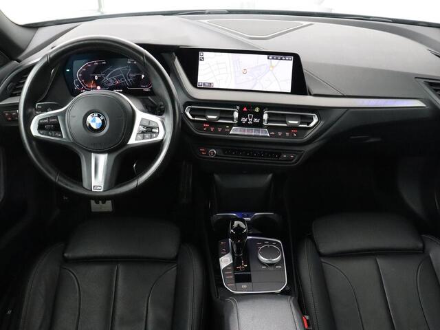 BMW 2-SERIE Gran Coupé 218i M Sport | Stoelverwarming | Camera | Carplay | Sportstoelen | Leder | Live Cockpit | Climate control | Navigatie | Cruise control | Parkeer hulp