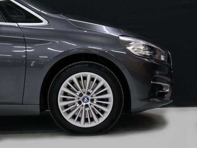 BMW 2-SERIE Active Tourer 225xe iPerformance High Executive [HEAD-UP DISPLAY, ELEKTRISCHE ACHTERKLEP, CRUISE CONTROL, PDC, STOELVERWARMING, BLUETOOTH, NIEUWSTAAT, ]