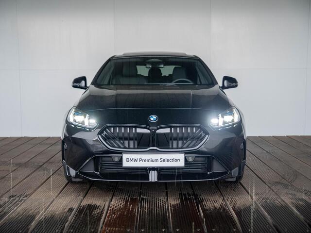 BMW 2-SERIE Gran Coupé 220 | M Sportpakket Pro | 18 inch | Stuurwielverwarming | Glazen panoramadak | Achteruitrijcamera | Driving Assistant Plus | Harman Kardon