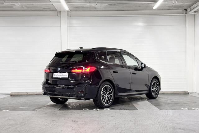 BMW 2-SERIE Active Tourer 225e xDrive | M-Sport | Travel Pack | Premium Pack | Driving Assistant | Panoramadak | Comfort Access | Trekhaak