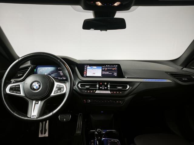 BMW 2-SERIE Gran Coupé 218i M-sport | Panoramadak | Camera | Stoelverwarming |