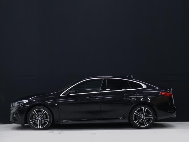 BMW 2-SERIE Gran Coupé 218i M Sport [APPLE CARPLAY, CAMERA, M STUUR, CRUISE CONTROL, DIGITAL DASH, PDC V+A, VOL LEDER, NAVIGATIE, NIEUWSTAAT]