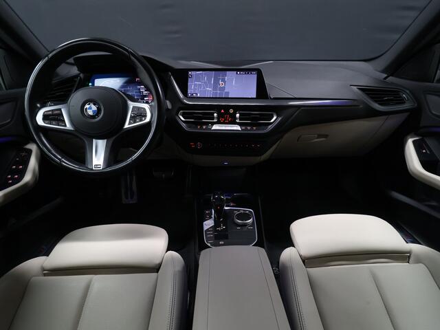 BMW 2-SERIE Gran Coupé 218i M Sport [APPLE CARPLAY, CAMERA, M STUUR, CRUISE CONTROL, DIGITAL DASH, PDC V+A, VOL LEDER, NAVIGATIE, NIEUWSTAAT]