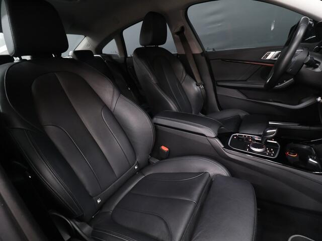 BMW 2-SERIE Gran Coupé 218i High Executive [CRUISE CONTROL, STOELVERWARMING DIGITAL DASH, APPLE CARPLAY, CAMERA, PDC V+A, VOL LEDER, NAVIGATIE, NIEUWSTAAT]
