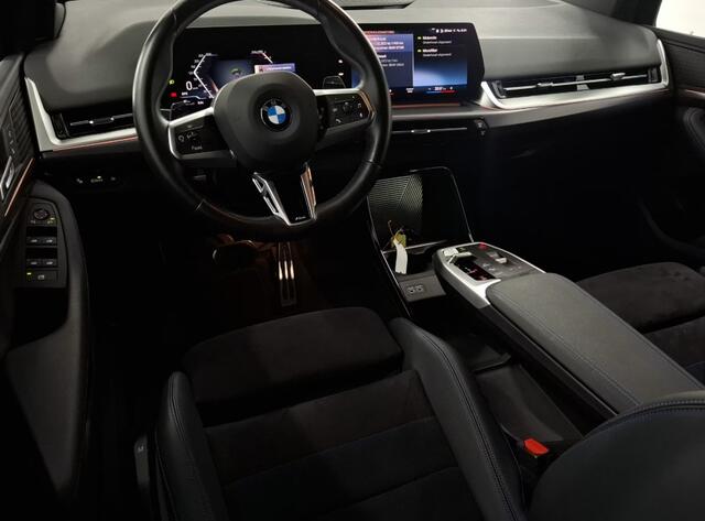 BMW 2-SERIE Active Tourer 218i M-Sport Camera / Led / Alcantara / carplay / 18" lm velg enz