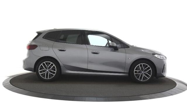 BMW 2-SERIE Active Tourer 218i M-Sport Camera / Led / Alcantara / carplay / 18" lm velg enz
