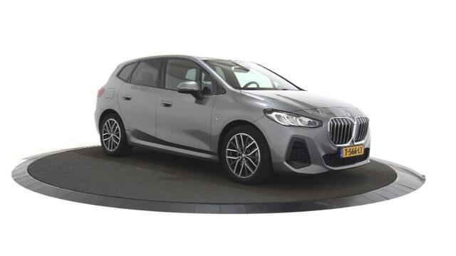 BMW 2-SERIE Active Tourer 218i M-Sport Camera / Led / Alcantara / carplay / 18" lm velg enz
