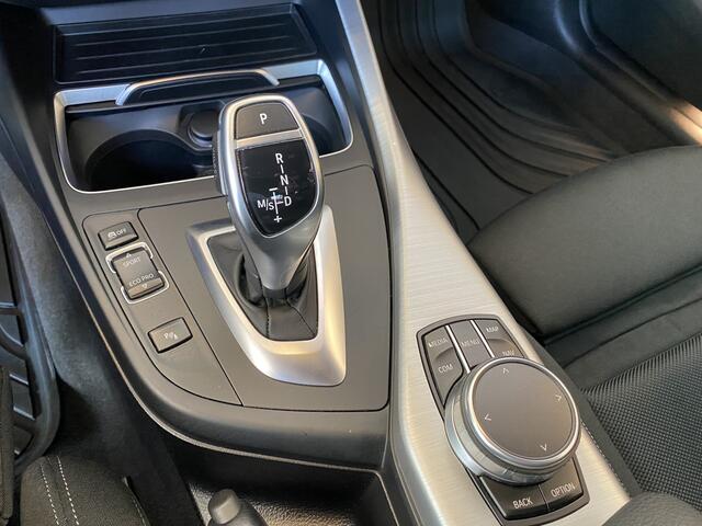 BMW 2-SERIE Coupé 230i High Executive,Automaat,Navigatie,Parkeerassistent,Spraakbediening,Elektrischbedienbarestoelen met Geheugen&Stoelverwarming,Keyless,Sensoren V&A,19 Inch Lmv