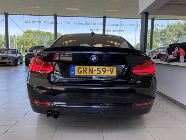 BMW 2-SERIE Coupé 230i High Executive,Automaat,Navigatie,Parkeerassistent,Spraakbediening,Elektrischbedienbarestoelen met Geheugen&Stoelverwarming,Keyless,Sensoren V&A,19 Inch Lmv