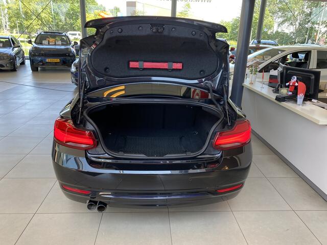 BMW 2-SERIE Coupé 230i High Executive,Automaat,Navigatie,Parkeerassistent,Spraakbediening,Elektrischbedienbarestoelen met Geheugen&Stoelverwarming,Keyless,Sensoren V&A,19 Inch Lmv