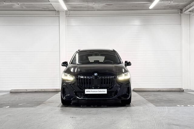 BMW 2-SERIE Active Tourer 225e xDrive | M-Sport | Travel Pack | Premium Pack | Driving Assistant | Panoramadak | Comfort Access | Trekhaak l Huisselectie