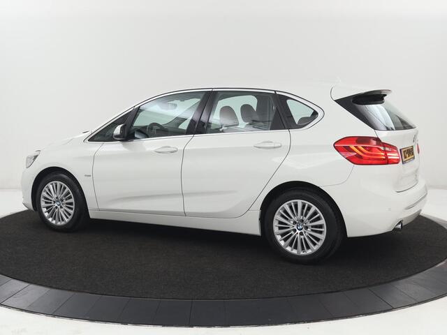 BMW 2-SERIE Active Tourer 218i Luxury Line | Leder | Camera | Trekhaak | Full LED | Navigatie | Parkeerhulp | Climate control | Bluetooth | Cruise control