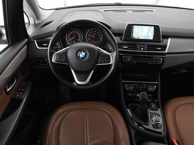 BMW 2-SERIE Active Tourer 218i Luxury Line | Leder | Camera | Trekhaak | Full LED | Navigatie | Parkeerhulp | Climate control | Bluetooth | Cruise control
