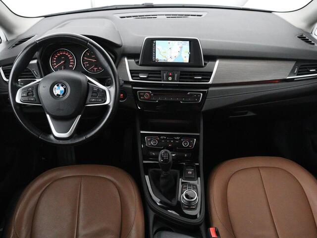 BMW 2-SERIE Active Tourer 218i Luxury Line | Leder | Camera | Trekhaak | Full LED | Navigatie | Parkeerhulp | Climate control | Bluetooth | Cruise control