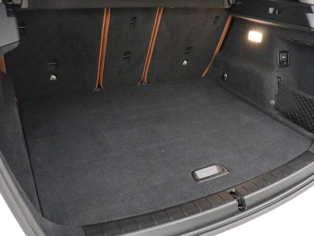BMW 2-SERIE Active Tourer 218i Luxury Line | Leder | Camera | Trekhaak | Full LED | Navigatie | Parkeerhulp | Climate control | Bluetooth | Cruise control