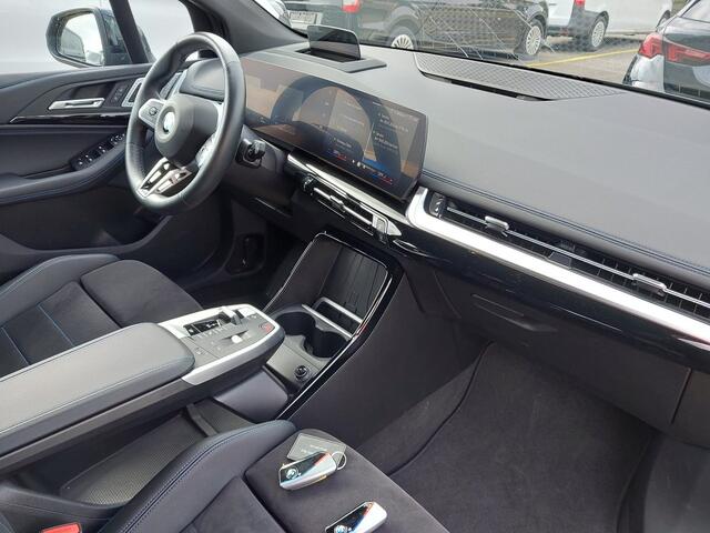 BMW 2-SERIE Active Tourer 220i M-Sport | Trekhaak | Massage | Harman Kardon | Driving Assistant Plus | Elec. stoelen