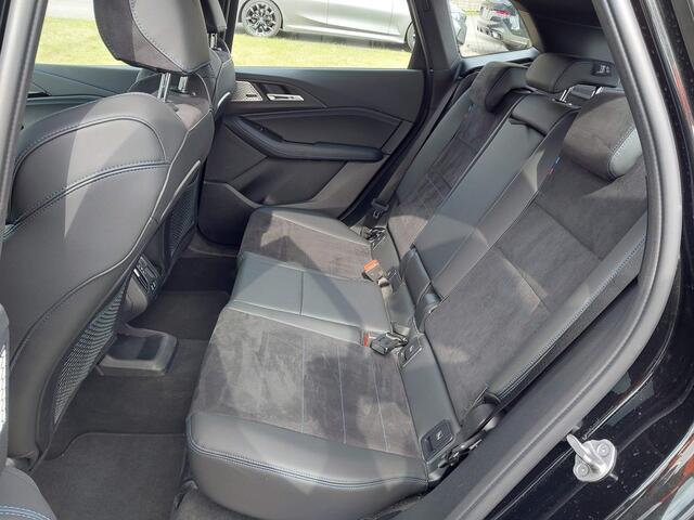 BMW 2-SERIE Active Tourer 220i M-Sport | Trekhaak | Massage | Harman Kardon | Driving Assistant Plus | Elec. stoelen