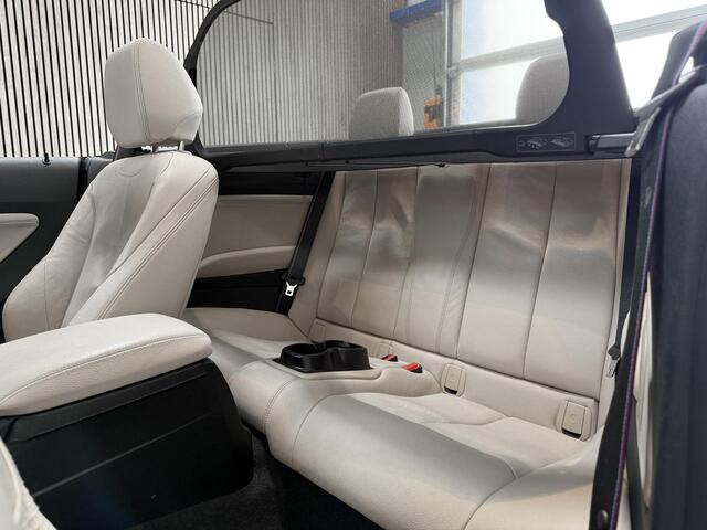 BMW 2-SERIE Cabrio 218i High Executive M PAKKET - NL AUTO - STOELVERWARMING - NAVI PROF. - PARKEERSENSOREN - AUTOMAAT