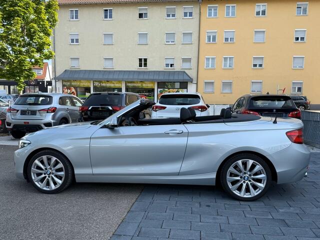 BMW 2-SERIE Cabrio 220iA LUXURY ** ADAPT. LED, LEDER, NAVI, VERW. STUUR CAMERA, 18-inch LMV ** UNFALLFREI - Slechts 36.000km. ** ** INFORMEER OOK NAAR ONZE AANTREKKELIJKE FINANCIAL-LEASE TARIEVEN **