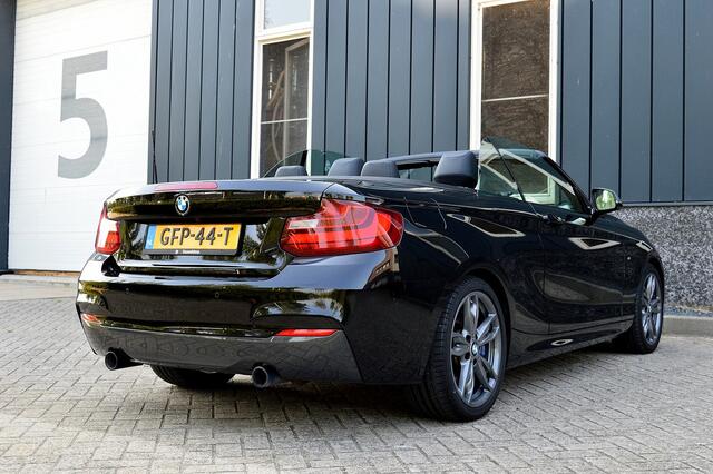 BMW 2-SERIE Cabrio M240i xDrive M-Sport High Executive Rijklaarprijs-Garantie Navigatie Led Leder sport interieur Camera Memory Stoelen