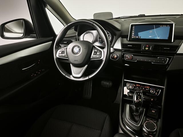 BMW 2-SERIE Active Tourer 218i Executive Edition | Navigatie | Haed Up Display | Camera |
