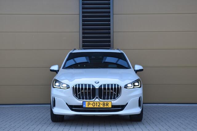 BMW 2-SERIE Active Tourer 220i * Panoramadak * Sportstoel * Stoelmemory * Trekhaak *