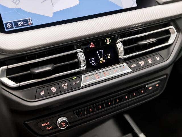 BMW 2-SERIE 218i M Sport High Executive Automaat (PANORAMADAK, KUIPSTOELEN, M PAKKET, HARMAN/KARDON, LEDER, STOELVERWARMING, GETINT GLAS, CAMERA, APPLE CARPLAY, NIEUWSTAAT)