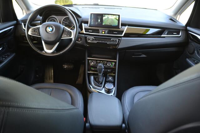 BMW 2-SERIE Active Tourer | Leer | Head up | Trekhaak | Nl Auto Dealer onderhouden! 218i High Executive