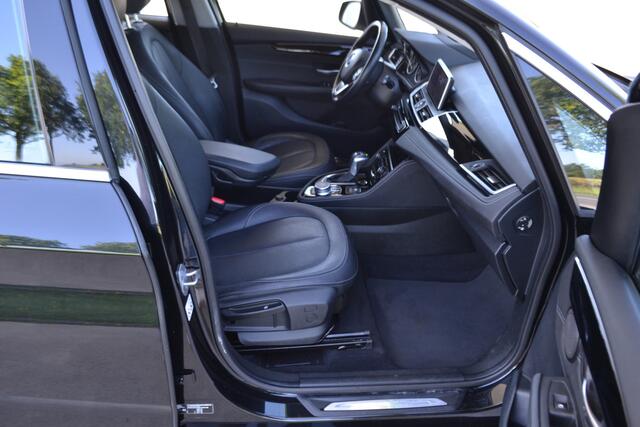 BMW 2-SERIE Active Tourer | Leer | Head up | Trekhaak | Nl Auto Dealer onderhouden! 218i High Executive