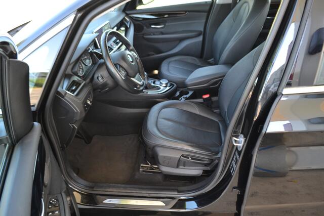 BMW 2-SERIE Active Tourer | Leer | Head up | Trekhaak | Nl Auto Dealer onderhouden! 218i High Executive