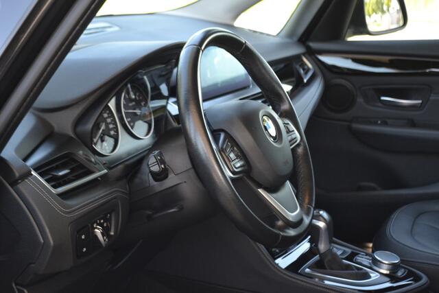 BMW 2-SERIE Active Tourer | Leer | Head up | Trekhaak | Nl Auto Dealer onderhouden! 218i High Executive
