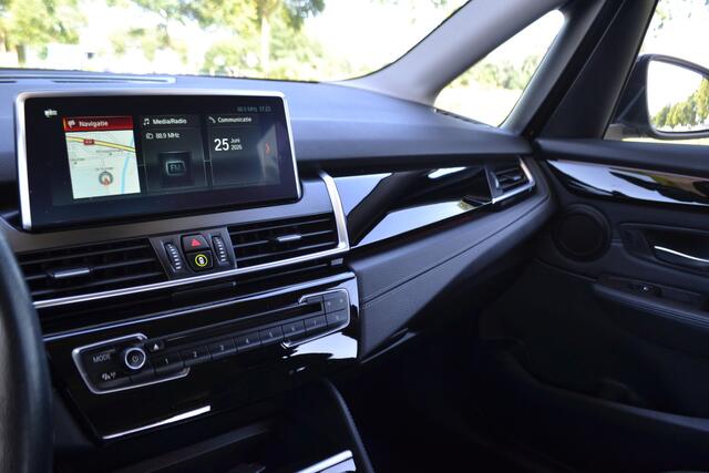 BMW 2-SERIE Active Tourer | Leer | Head up | Trekhaak | Nl Auto Dealer onderhouden! 218i High Executive